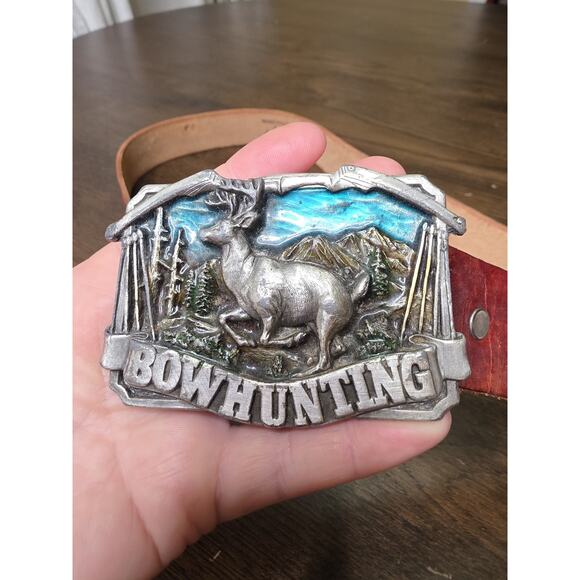 1983 Bergamot Brass Works BOWHUNTING Belt Buckle Enameled 3.25" x 2.5" With Belt - Picture 3 of 16